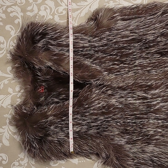 Sleeveless Fox Fur Vest - Picture 10 of 10
